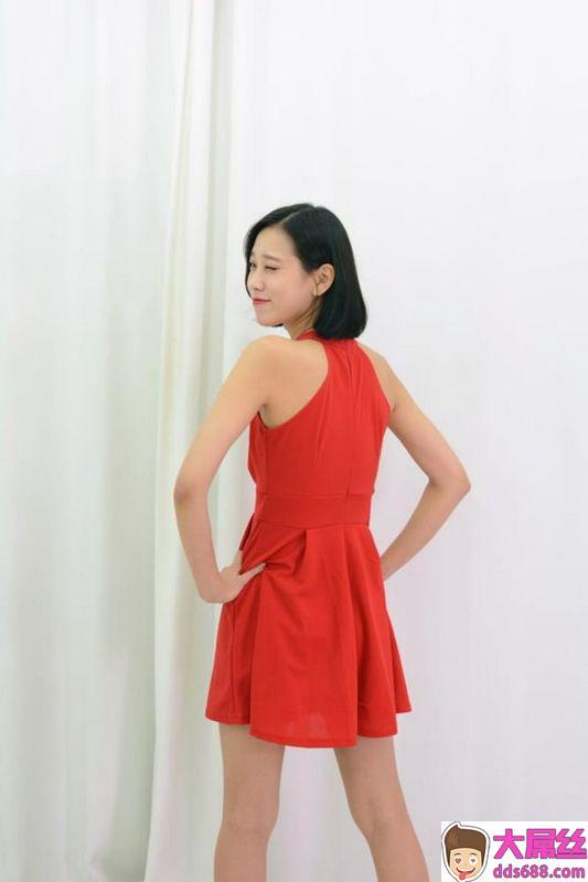 穿着红色洋装的韩国美女!