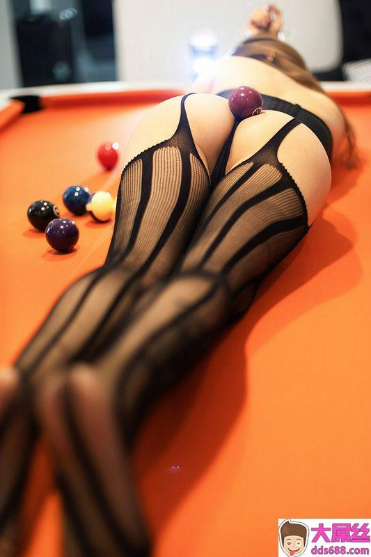 桌球女神黑丝情趣妖娆迷人