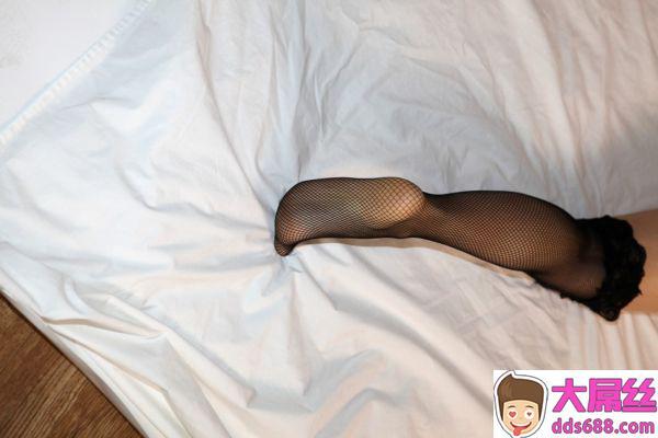 国模系列新来女仆在床上搞自拍