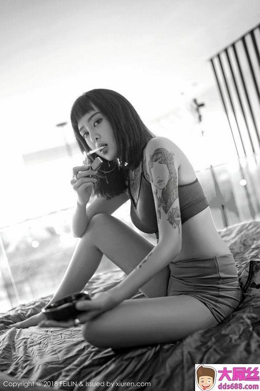 模特赵艺璇Yvette香烟纹身黑白风格