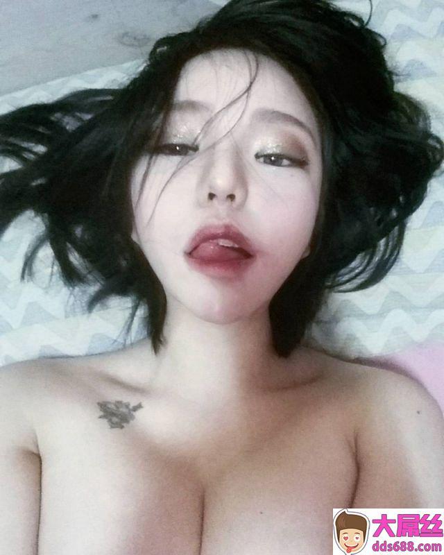 因拍性感照被退学的韩国爆乳妹
